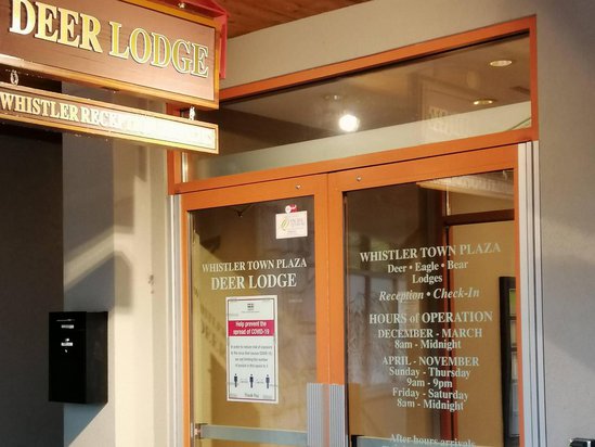 Whistler Studio Accommodation - Whistler Town Plaza - Deer Lodge - #1386