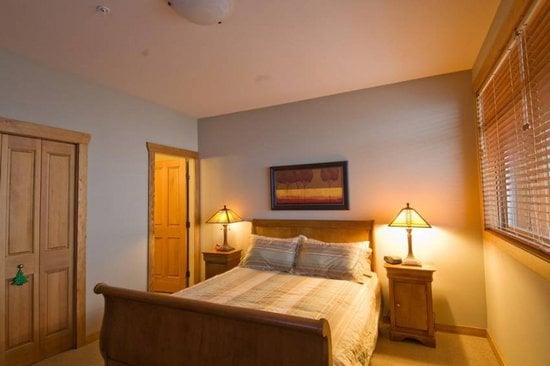 Big White 4 Bedroom Accommodation - Copper Kettle Lodge - #1396 Big White 4 Bedroom Accommodation - Copper Kettle Lodge - #1396