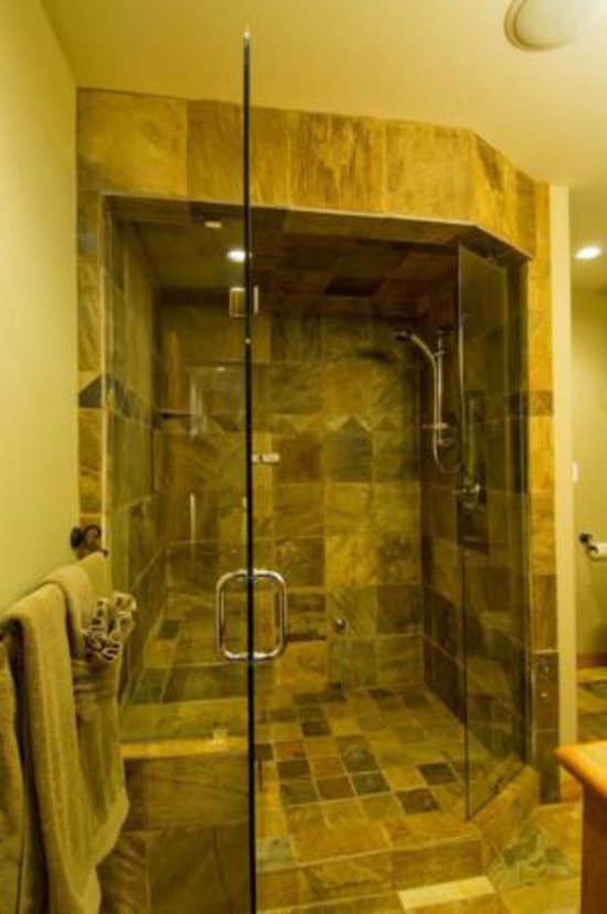 Big White 4 Bedroom Accommodation - Copper Kettle Lodge - #1396 Big White 4 Bedroom Accommodation - Copper Kettle Lodge - #1396