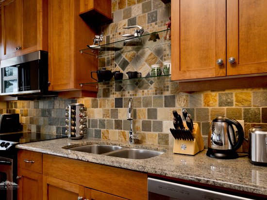 Big White 2 Bedroom Accommodation - Southpoint - #1405