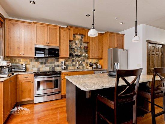 Big White 2 Bedroom Accommodation - Southpoint - #1405