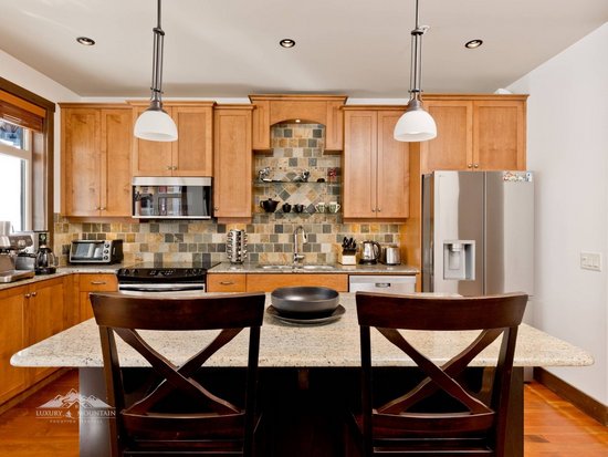 Big White 2 Bedroom Accommodation - Southpoint - #1405