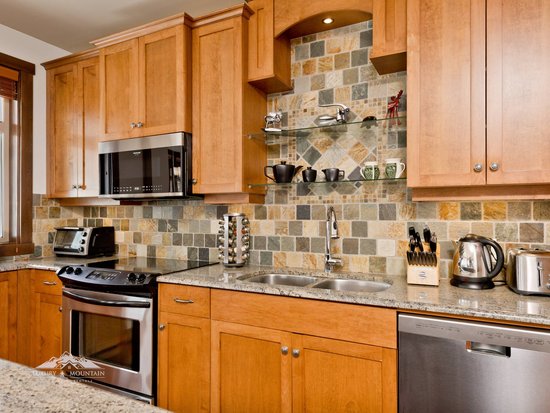 Big White 2 Bedroom Accommodation - Southpoint - #1405