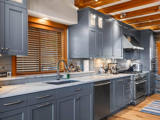 Sun Peaks 4 Bedroom Accommodation - Sundance Estates - #1469 Sun Peaks 4 Bedroom Accommodation - Sundance Estates - #1469