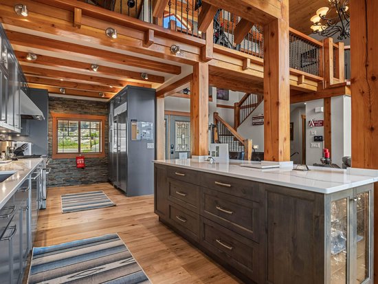 Sun Peaks 4 Bedroom Accommodation - Sundance Estates - #1469 Sun Peaks 4 Bedroom Accommodation - Sundance Estates - #1469