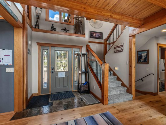 Sun Peaks 4 Bedroom Accommodation - Sundance Estates - #1469 Sun Peaks 4 Bedroom Accommodation - Sundance Estates - #1469