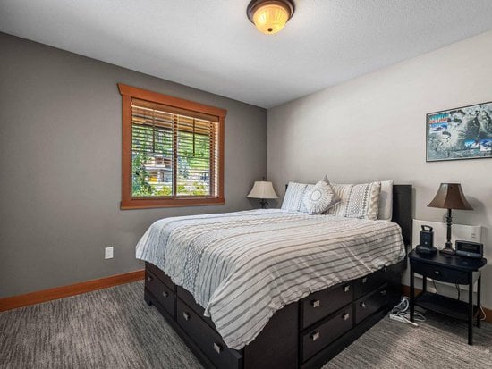 Sun Peaks 4 Bedroom Accommodation - Sundance Estates - #1469 Sun Peaks 4 Bedroom Accommodation - Sundance Estates - #1469