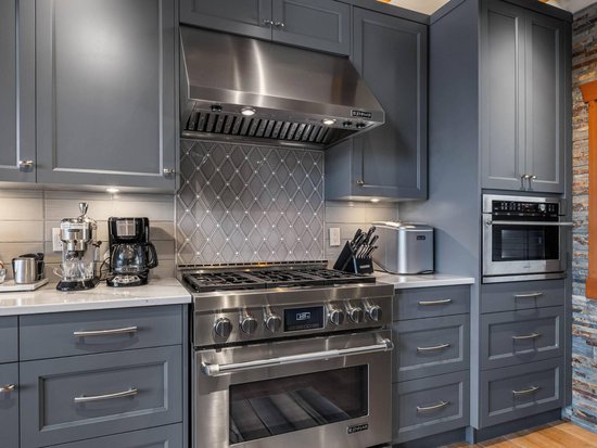 Sun Peaks 4 Bedroom Accommodation - Sundance Estates - #1469 Sun Peaks 4 Bedroom Accommodation - Sundance Estates - #1469