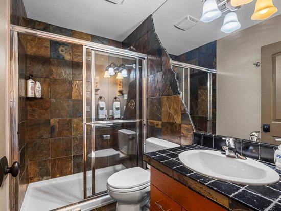 Sun Peaks 4 Bedroom Accommodation - Sundance Estates - #1469 Sun Peaks 4 Bedroom Accommodation - Sundance Estates - #1469