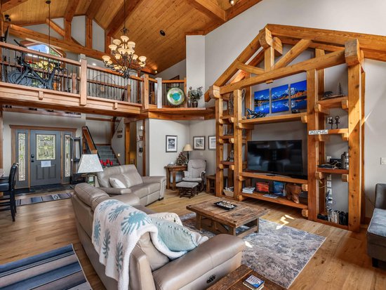 Sun Peaks 4 Bedroom Accommodation - Sundance Estates - #1469 Sun Peaks 4 Bedroom Accommodation - Sundance Estates - #1469