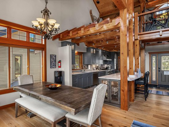 Sun Peaks 4 Bedroom Accommodation - Sundance Estates - #1469 Sun Peaks 4 Bedroom Accommodation - Sundance Estates - #1469