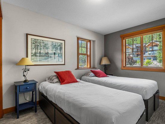 Sun Peaks 4 Bedroom Accommodation - Sundance Estates - #1469 Sun Peaks 4 Bedroom Accommodation - Sundance Estates - #1469