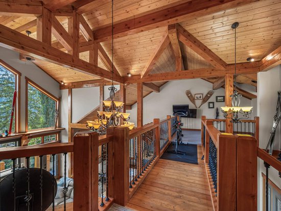 Sun Peaks 4 Bedroom Accommodation - Sundance Estates - #1469 Sun Peaks 4 Bedroom Accommodation - Sundance Estates - #1469