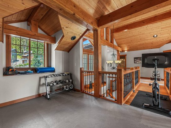 Sun Peaks 4 Bedroom Accommodation - Sundance Estates - #1469 Sun Peaks 4 Bedroom Accommodation - Sundance Estates - #1469