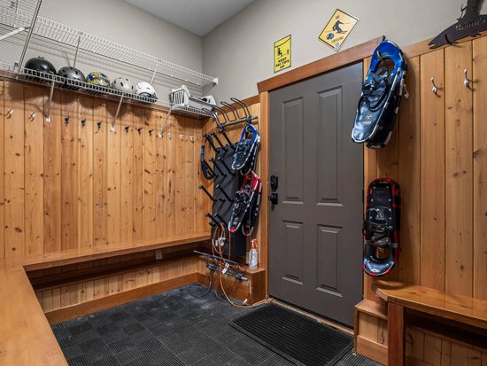 Sun Peaks 4 Bedroom Accommodation - Sundance Estates - #1469 Sun Peaks 4 Bedroom Accommodation - Sundance Estates - #1469