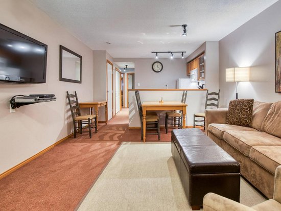 Whistler 2 Bedroom Accommodation - Glacier's Reach - #1495