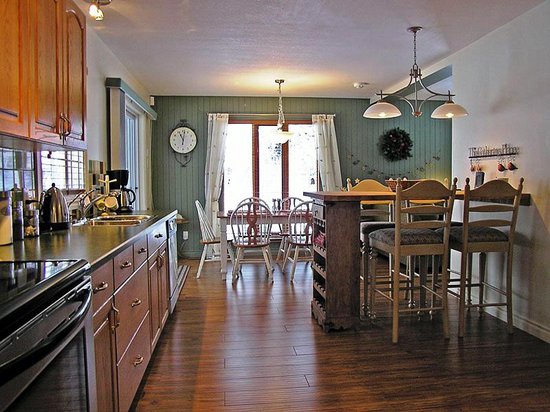 Kicking Horse 4 Bedroom Accommodation - Blaeberry Valley - #1510