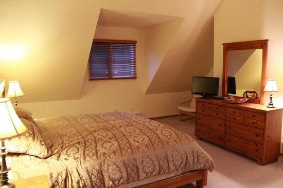 Kicking Horse 4 Bedroom Accommodation - Blaeberry Valley - #1510