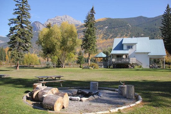 Kicking Horse 4 Bedroom Accommodation - Blaeberry Valley - #1510