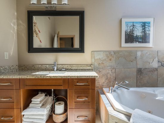 Whistler 3 Bedroom Accommodation - Snowgoose - #17