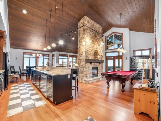 Big White 3 Bedroom Accommodation - Southpoint - #1711