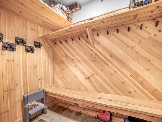 Big White 3 Bedroom Accommodation - Southpoint - #1711