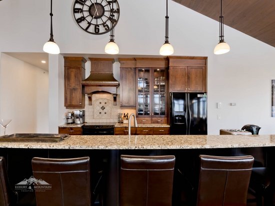 Big White 3 Bedroom Accommodation - Southpoint - #1711