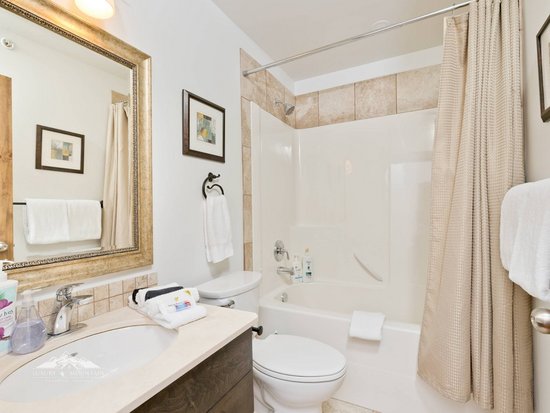 Big White 3 Bedroom Accommodation - Southpoint - #1711