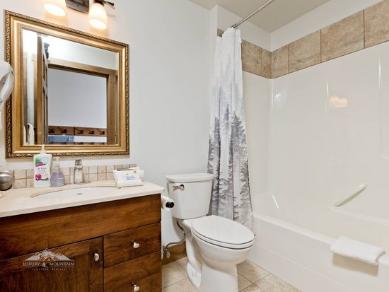 Big White 3 Bedroom Accommodation - Southpoint - #1711