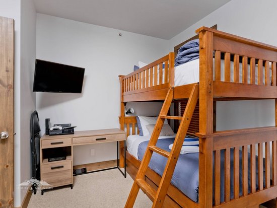 Big White 3 Bedroom Accommodation - Southpoint - #1711