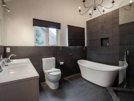 Whistler 5 Bedroom Accommodation - Snowgoose - #1725