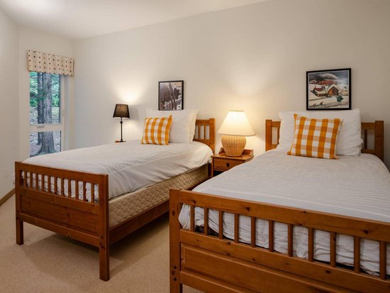 Whistler 5 Bedroom Accommodation - Snowgoose - #1725