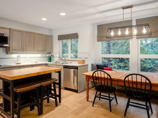 Whistler 5 Bedroom Accommodation - Snowgoose - #1725