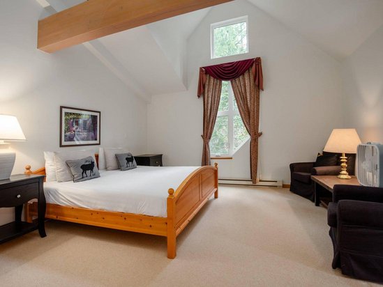 Whistler 5 Bedroom Accommodation - Snowgoose - #1725