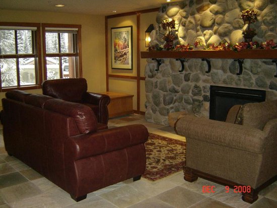 Sun Peaks 2 Bedroom Accommodation - Fireside Lodge - #1750 Sun Peaks 2 Bedroom Accommodation - Fireside Lodge - #1750