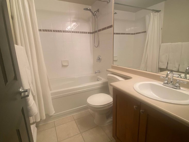 Sun Peaks 2 Bedroom Accommodation - Fireside Lodge - #1750 Sun Peaks 2 Bedroom Accommodation - Fireside Lodge - #1750
