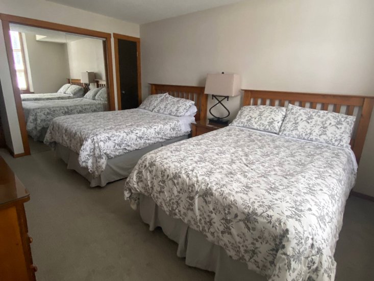 Sun Peaks 2 Bedroom Accommodation - Fireside Lodge - #1750 Sun Peaks 2 Bedroom Accommodation - Fireside Lodge - #1750