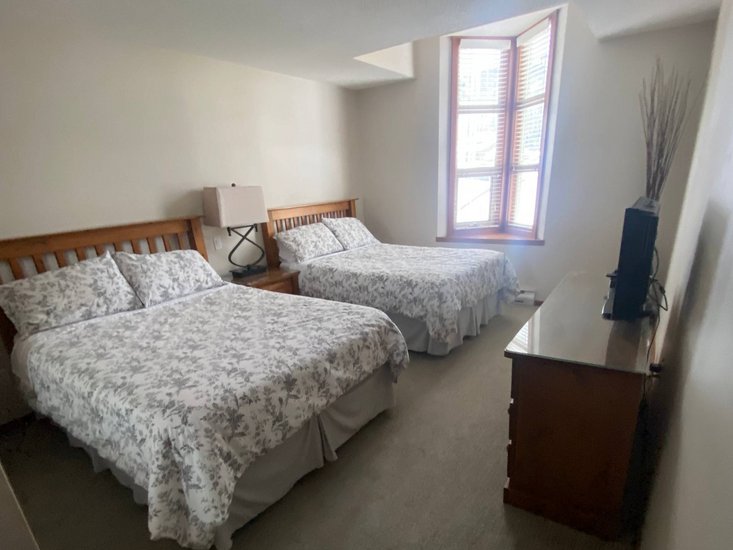 Sun Peaks 2 Bedroom Accommodation - Fireside Lodge - #1750 Sun Peaks 2 Bedroom Accommodation - Fireside Lodge - #1750