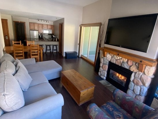Sun Peaks 2 Bedroom Accommodation - Fireside Lodge - #1750 Sun Peaks 2 Bedroom Accommodation - Fireside Lodge - #1750