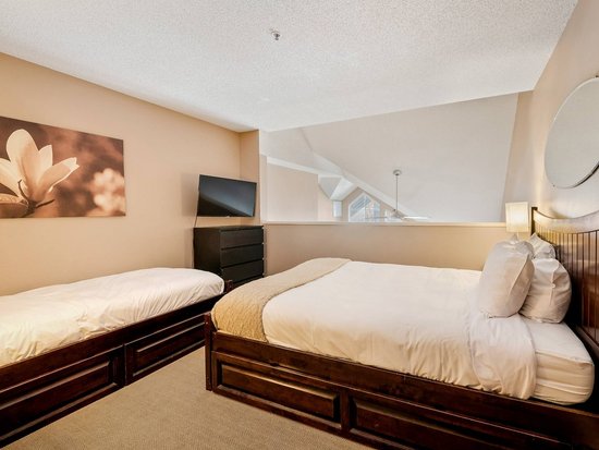 Whistler 3 Bedroom Accommodation - Glacier Lodge - #1839 Whistler 3 Bedroom Accommodation - Glacier Lodge - #1839