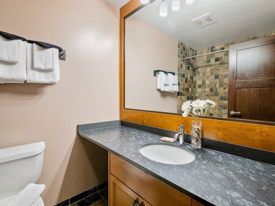 Whistler 3 Bedroom Accommodation - Glacier Lodge - #1839 Whistler 3 Bedroom Accommodation - Glacier Lodge - #1839