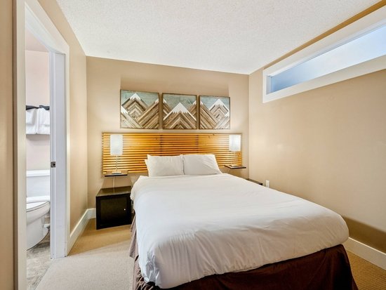 Whistler 3 Bedroom Accommodation - Glacier Lodge - #1839 Whistler 3 Bedroom Accommodation - Glacier Lodge - #1839