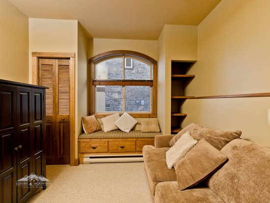 Big White 3 Bedroom Accommodation - Southpoint - #1853