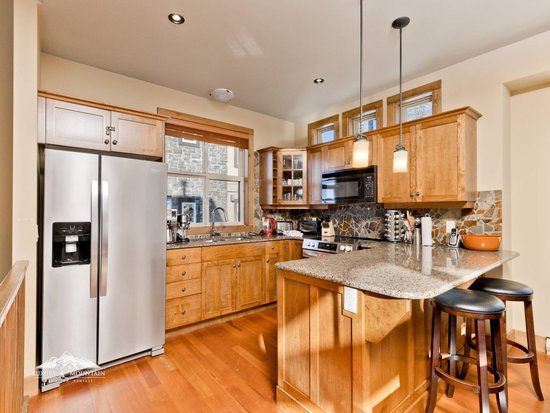 Big White 3 Bedroom Accommodation - Southpoint - #1853