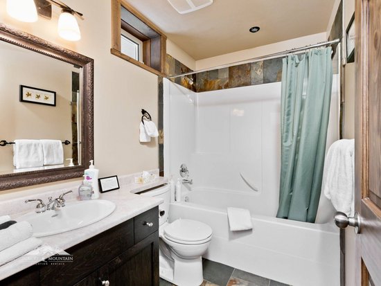 Big White 2 Bedroom Accommodation - Southpoint - #1854