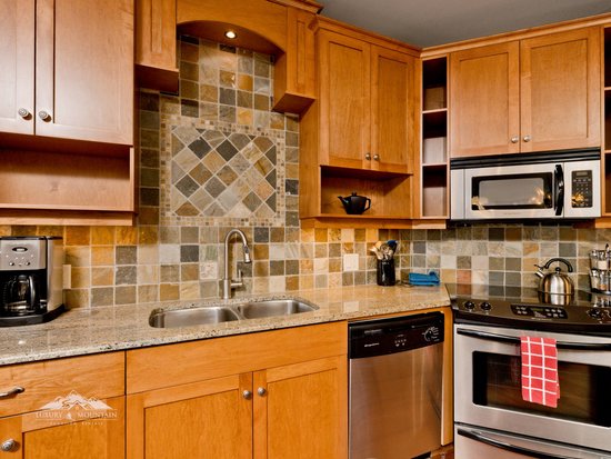 Big White 2 Bedroom Accommodation - Southpoint - #1854