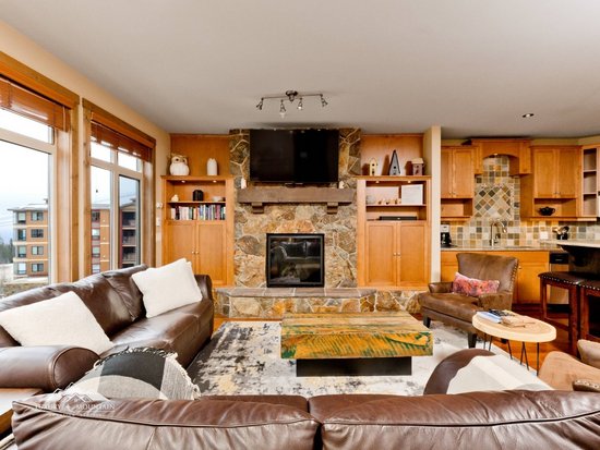 Big White 2 Bedroom Accommodation - Southpoint - #1854