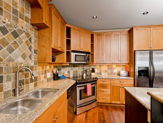 Big White 2 Bedroom Accommodation - Southpoint - #1854