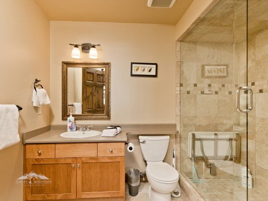 Big White 2 Bedroom Accommodation - Southpoint - #1854