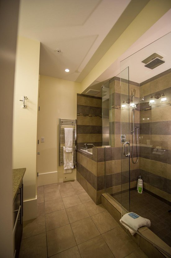 Big White 6 Bedroom Accommodation - The Edge - #1882